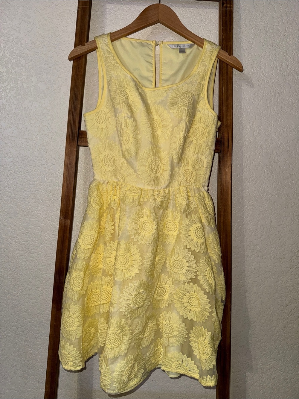 LC Lauren Conrad Pale Yellow Floral Lace Mini Dress size 4 EUC
